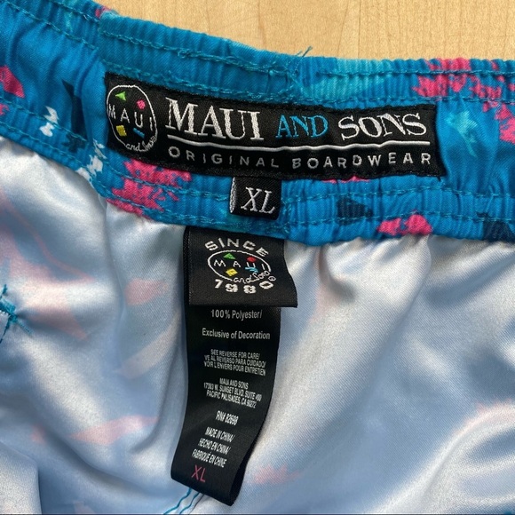 Maui‎ and Sons graphic swimsuit trunks - Picture 5 of 6